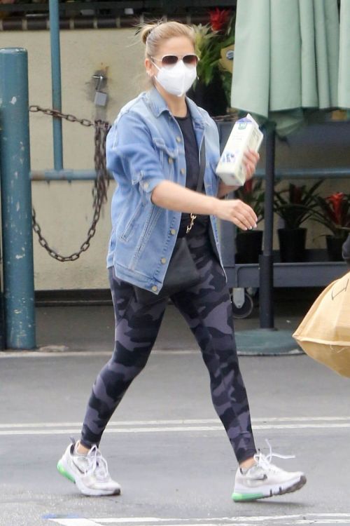 Sarah Michelle Gellar Keeps it Casual as She wears Denim Jacket and Tights during Shopping at Whole Foods in Los Angeles 02/05/2021 1