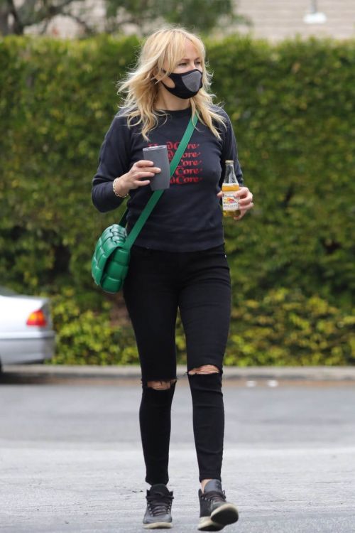 Malin Akerman Hiking in Los Feliz 03/20/201 3