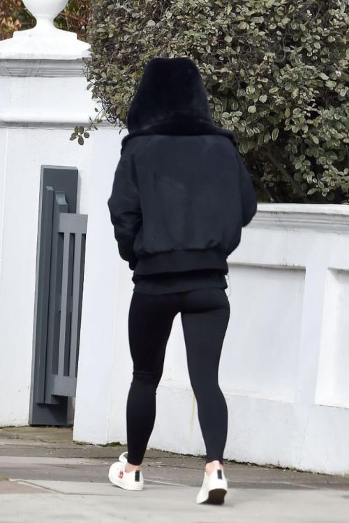 Olivia Wilde is Seen Leaving a Gym in London 03/25/2021 3