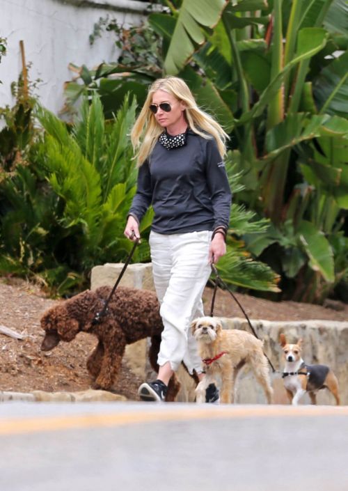 Portia de Rossi Steps Out with Her Dog in Montecito 03/22/2021 1