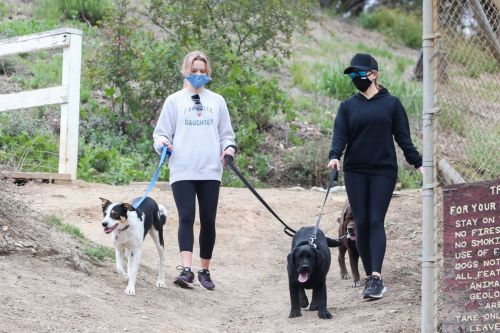 Reese Witherspoon and Ava Phillippe Hiking in Brentwood 03/22/2021 3