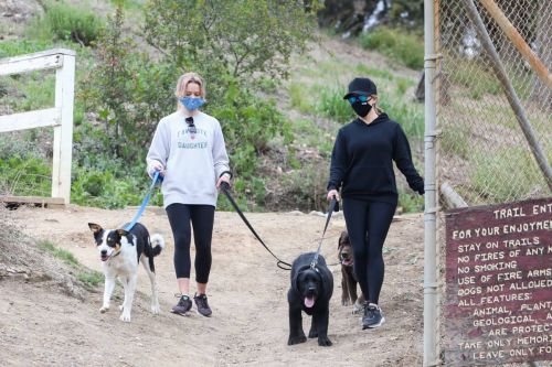 Reese Witherspoon and Ava Phillippe Hiking in Brentwood 03/22/2021 4