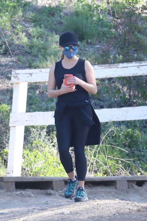 Reese Witherspoon Hikes in Brentwood 03/19/2021 2