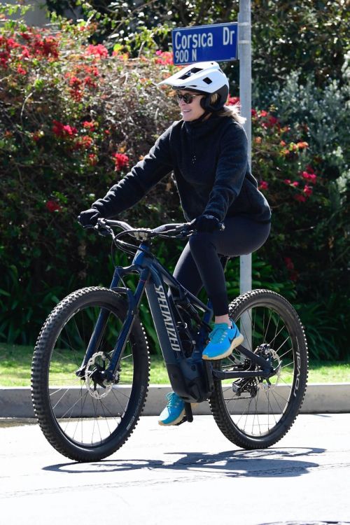 Robin Wright Out and About for a Bike Ride in Brentwood 03/21/2021 5