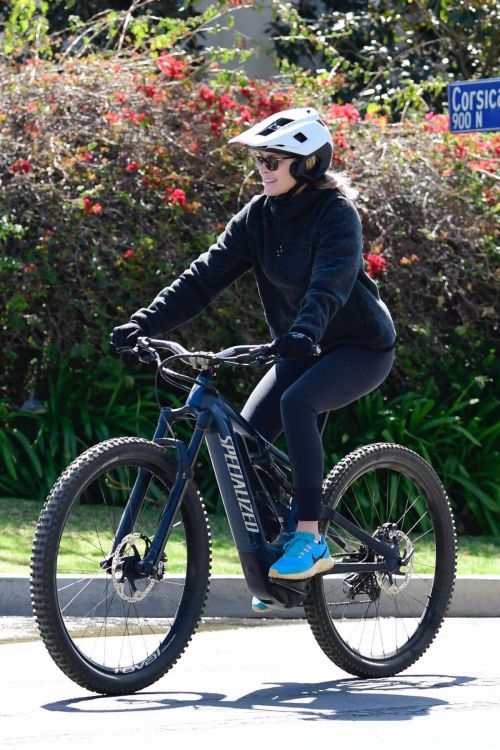 Robin Wright Out and About for a Bike Ride in Brentwood 03/21/2021 8