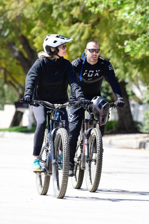 Robin Wright Out and About for a Bike Ride in Brentwood 03/21/2021 9