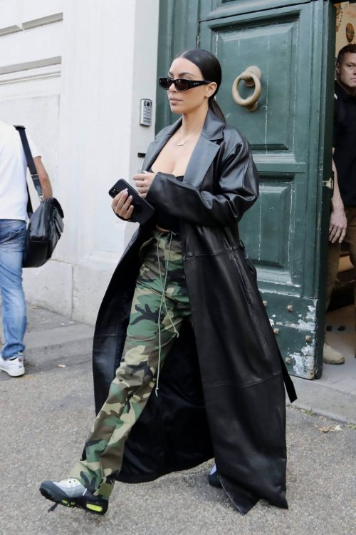 Kim Kardashian seen in Black Leather Coat during leaves her Hotel in Rome 06/30/2021 3