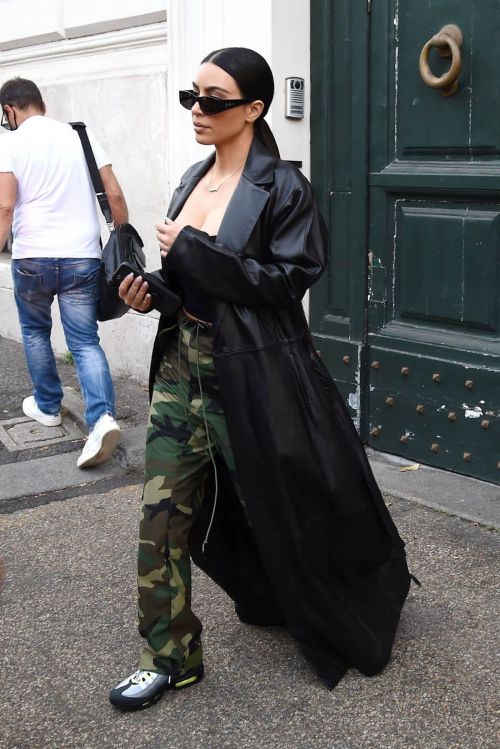 Kim Kardashian seen in Black Leather Coat during leaves her Hotel in Rome 06/30/2021 7