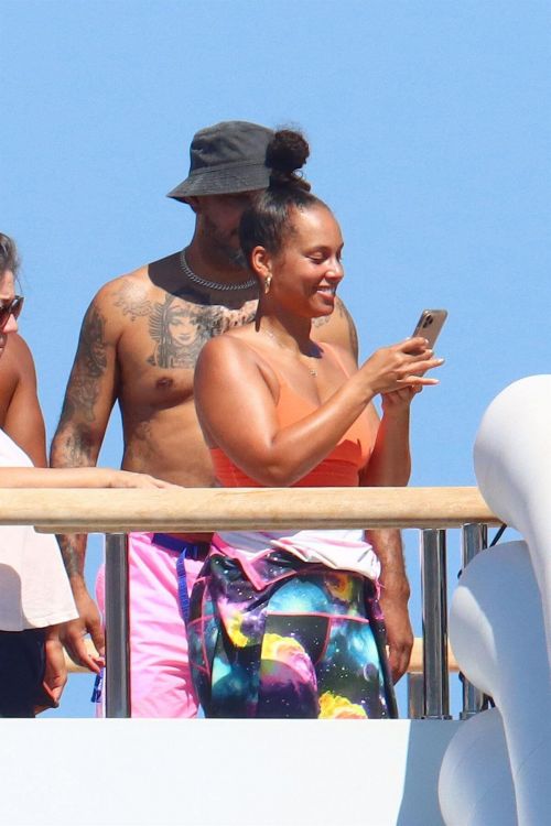 Alicia Keys in Wetsuit During Slide at a Yacht in South of France 08/03/2021 5