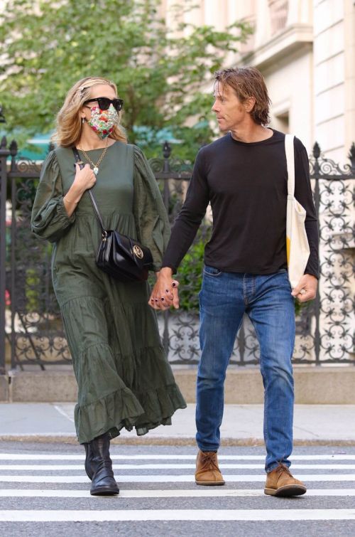 Julia Roberts and Daniel Moder Walks Out in New York 08/02/2021 5