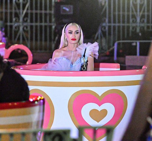 Gwen Stefani as Alice In Wonderland at a Special Performance 11/18/2021 1