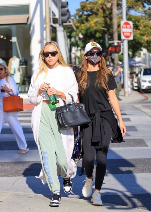 Sofia Richie at a Lunch Date with Friends in Beverly Hills 11/05/2021 3