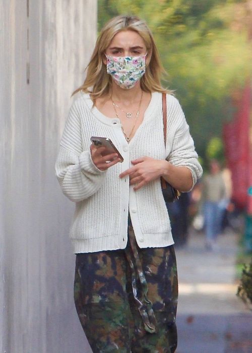 Kiernan Shipka Shopping Out on Melrose Place in West Hollywood 11/20/2021 3