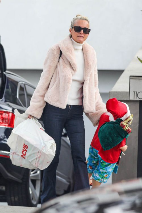 Laeticia Hallyday Shopping Out in Pacific Palisades, California 2