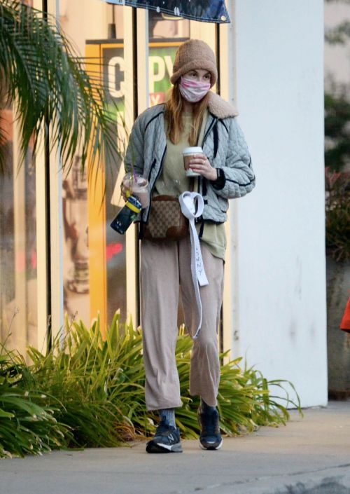 Whitney Port in Loose Pajamas Out for Coffee in Los Angeles 11/19/2021 2