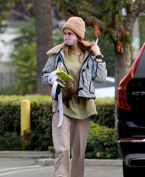 Whitney Port in Loose Pajamas Out for Coffee in Los Angeles 11/19/2021 4