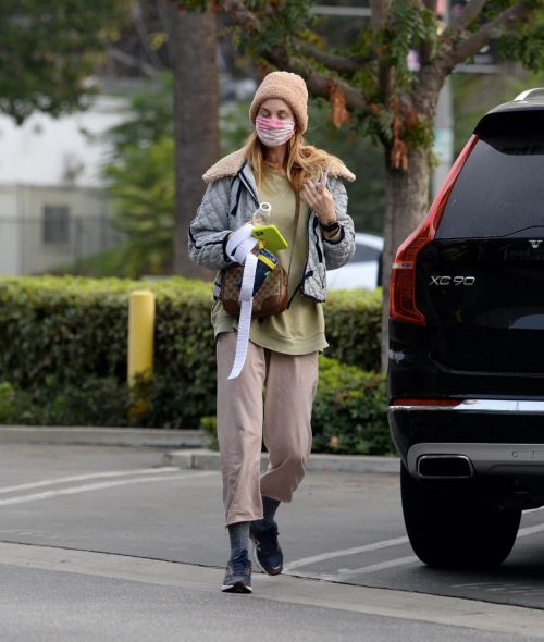 Whitney Port in Loose Pajamas Out for Coffee in Los Angeles 11/19/2021 6