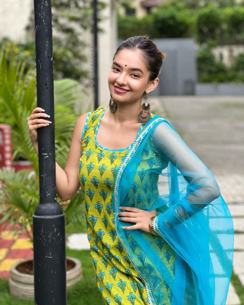 Anushka Sen shared her photos in ethnic wear on Social Media 4