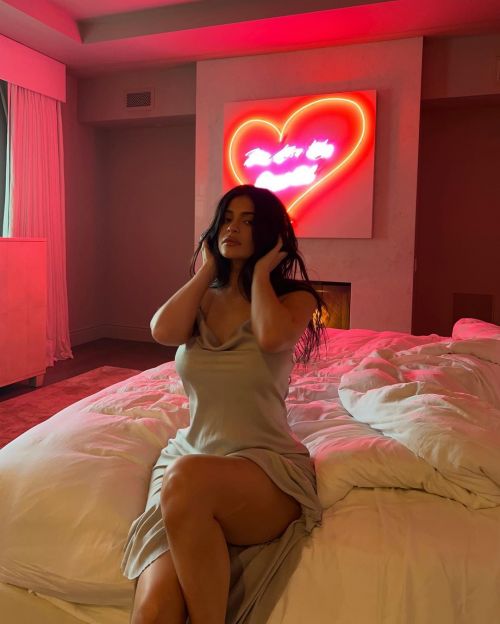 Kylie Jenner poses on her Bed - Instagram Pictures 5