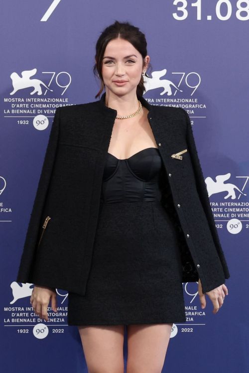 Ana de Armas flashes her legs in Short Dress at 2022 Venice Film Festival 6