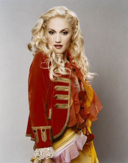 Gwen Stefani Throwback Photoshoot for Glamour Magazine 2005 Issue 5