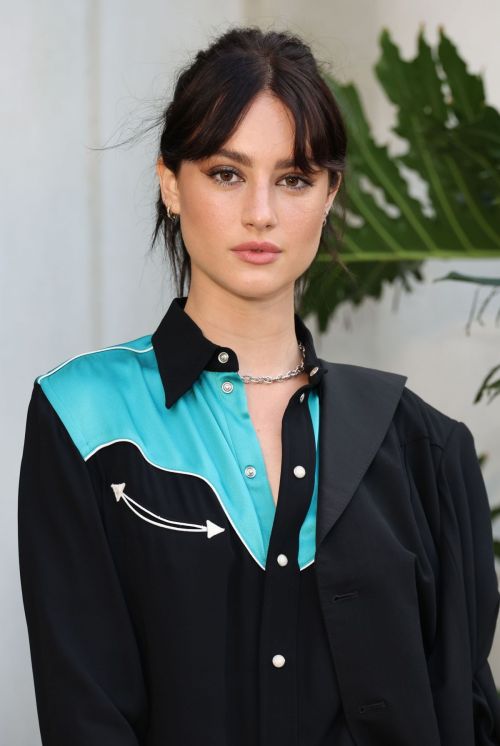 Grace Van Patten attends Ralph Lauren SS23 Runway Show in San Marino, California, Oct 2022 1