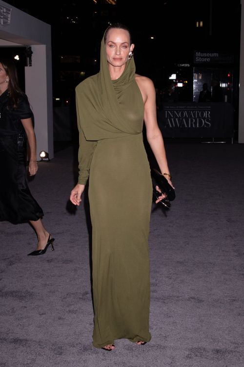 Amber Valletta attends WSJ Magazine 2022 Innovator Awards in New York, Nov 2022 5