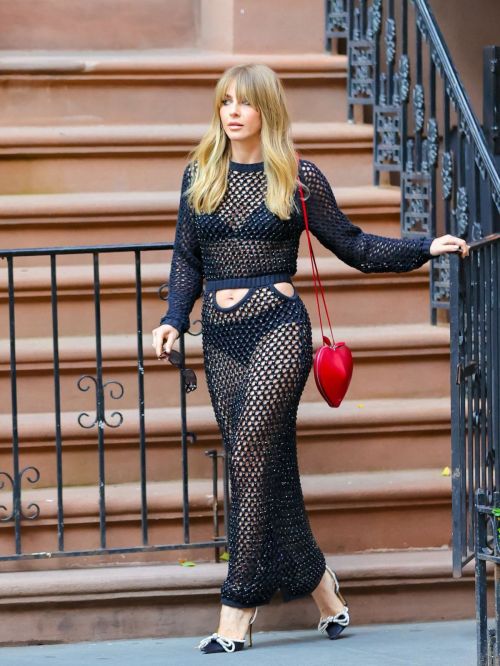 Julianne Hough seen in Black Dress at Hall des Lumieres Night Party in New York, Sep 2022 8