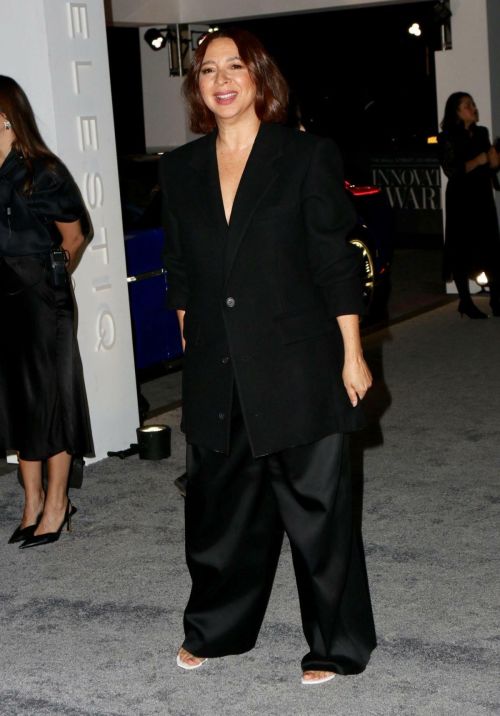 Maya Rudolph seen in Black Dress in Night at Museum of Modern Art in New York, Nov 2022 4