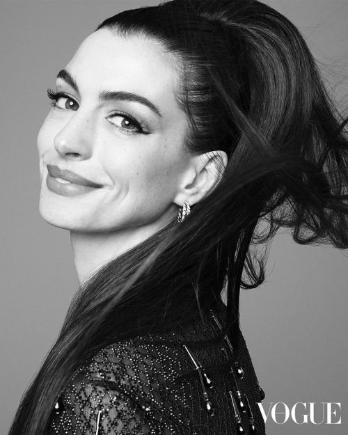 Anne Hathaway Cover Photo Shoot for Vogue Hong Kong Magazine, Oct 2022 8