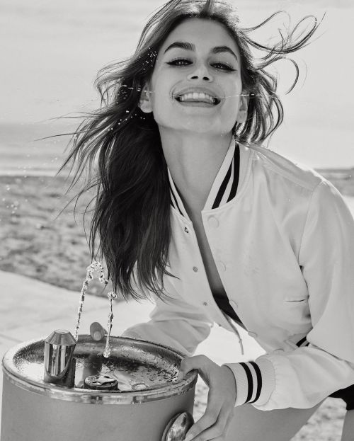 Kaia Gerber Photo Shoot for ELLE USA Magazine, Jan 2023 Issue 2