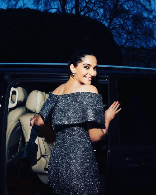 Sonam Kapoor ready for a night with out to launch Author Amish Tripathi War of Lanka, Mar 2023 1