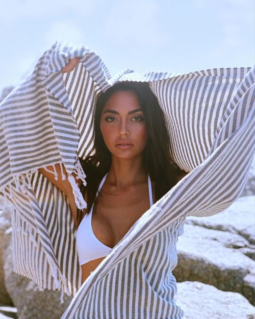 Ambra Gutierrez radiates elegance and sensuality in beach photoshoot attire