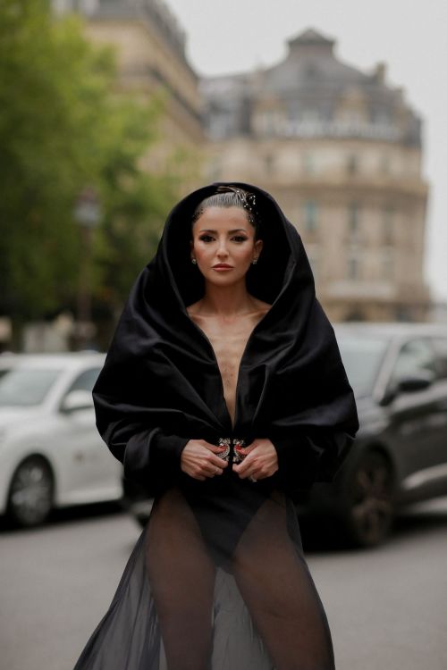 Alexandra Pereira Attends Stephane Rolland Fall/Winter 23-24 Haute Couture Show in Paris 07/04/2023 3