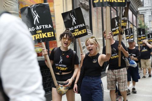 AnnaSophia Robb Joins SAG-AFTRA Strike in New York 2