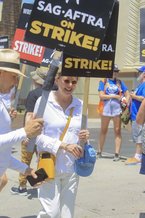 Annette Bening Supporting SAG Strike at Paramount in Hollywood 07/21/2023 2