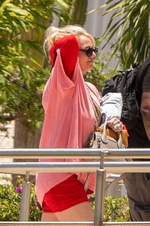 Britney Spears on Vacation in Cabo 2