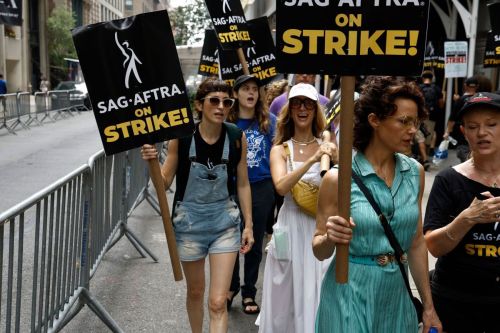 Carla Gugino at SAG-AFTRA Actors Union Strike 1