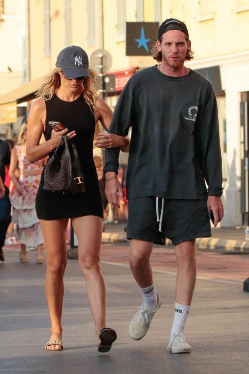 Chloe Lecareux Out with Her Boyfriend in Saint Tropez 3