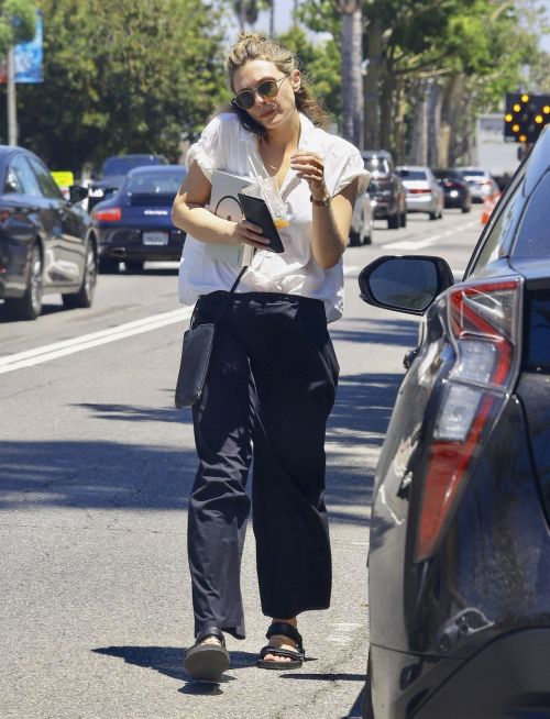 Elizabeth Olsen Spotted Leaving a Bookstore in Studio City 4