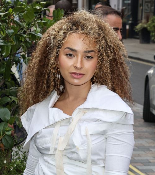 Ella Eyre arrives at British Vogue x Self-Portrait Summer Party in London 07/13/2023