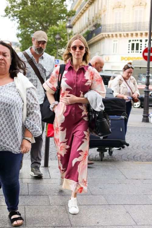 Emily Blunt at Gare du Nord Station in Paris 07/12/2023 2