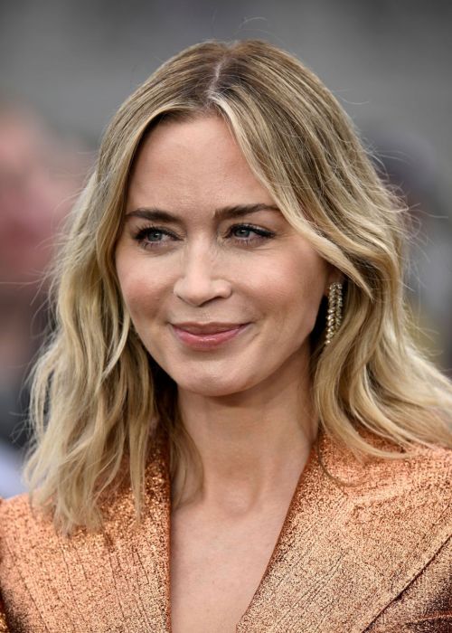 Emily Blunt at Oppenheimer Premiere Photocall at Trafalgar Square in London 07/12/2023 4