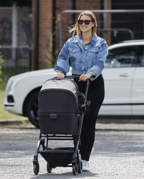 Ferne McCann and Lorri Haines Out with Their Baby in Essex 3