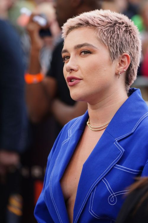 Florence Pugh at Oppenheimer Premiere Photocall at Trafalgar Square in London 07/12/2023 6