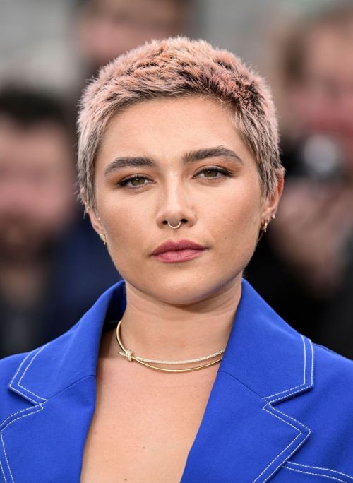 Florence Pugh at Oppenheimer Premiere Photocall at Trafalgar Square in London 07/12/2023 9