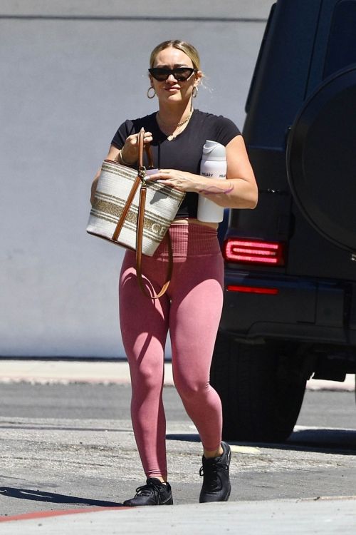 Hilary Duff Workout Attire Black Top and Light Pink Tights 07/15/2023 1