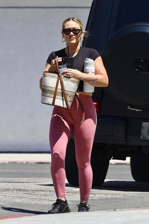 Hilary Duff Workout Attire Black Top and Light Pink Tights 07/15/2023 3