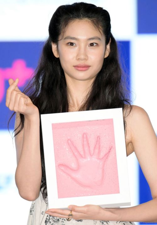 Hoyeon Jung Graces Hand Printing Event at Incheon Global Campus 1