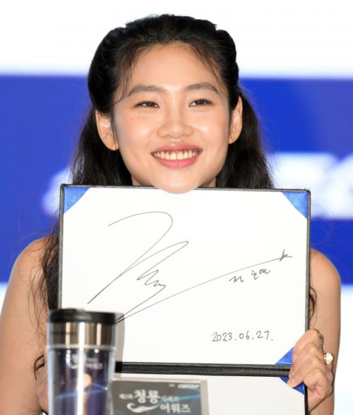 Hoyeon Jung Graces Hand Printing Event at Incheon Global Campus 3